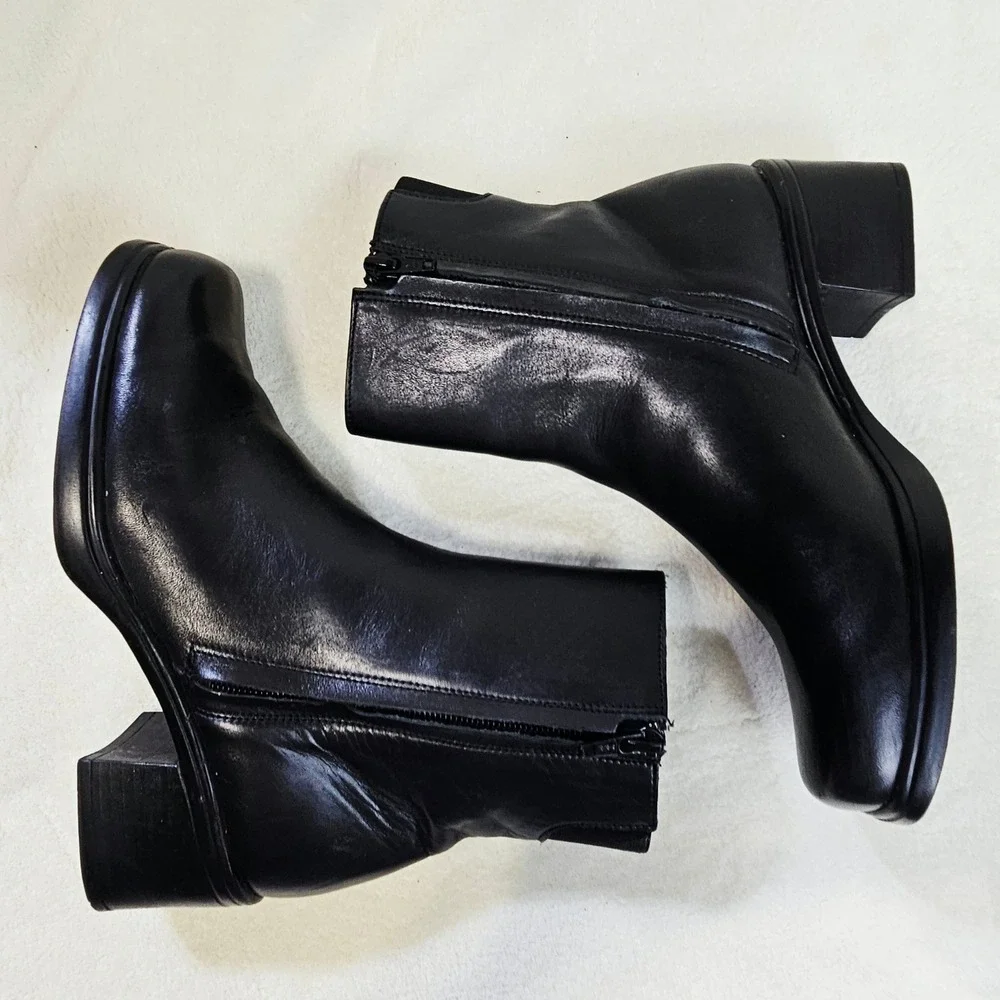 Walking Co Black Leather Square Toe Block Heel Ankle Boot 6.5 90s Y2K Minimalist